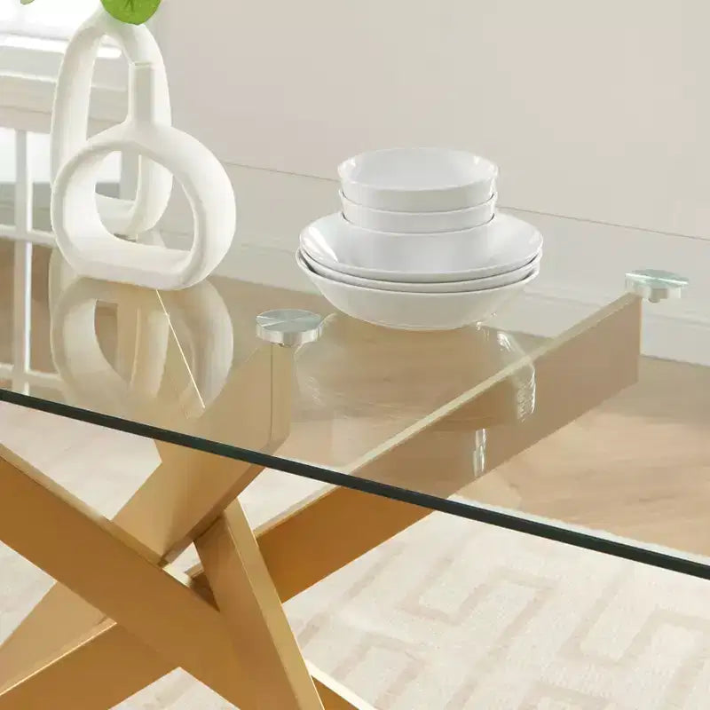 Table de salle à manger avec plateau en verre et pieds en acier