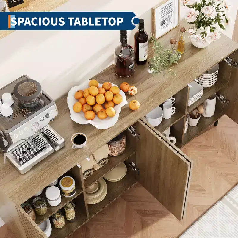 Bahut moderne cannelé avec pieds en métal et étagères réglables pour cuisine