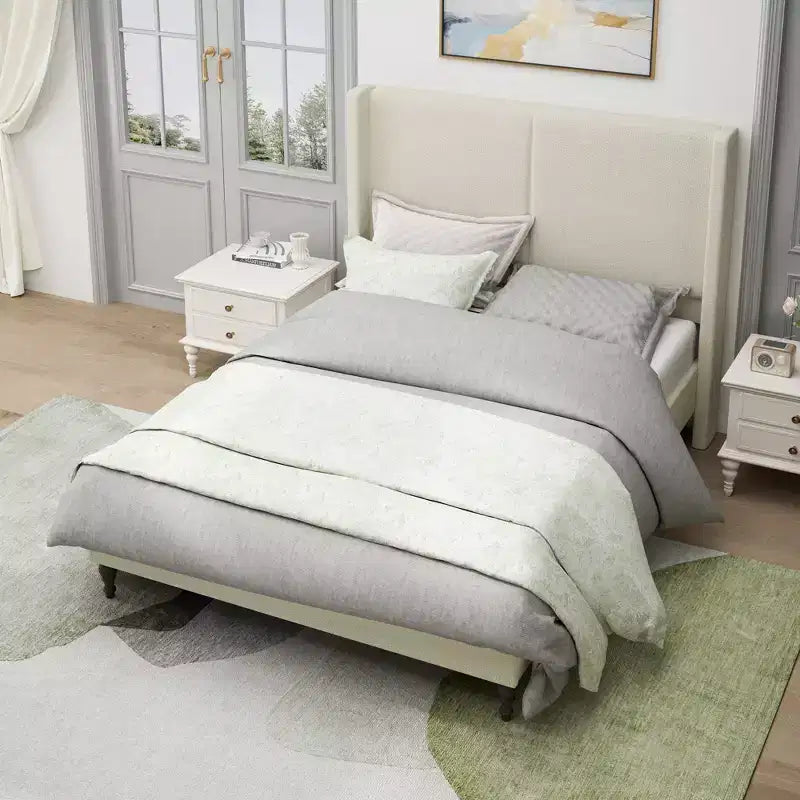 Cadre de lit plateforme avec tête de lit capitonnée en tissu bouclé