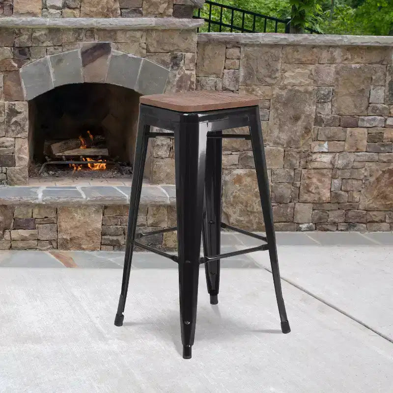 Tabouret de bar en métal sans dossier avec assise en bois