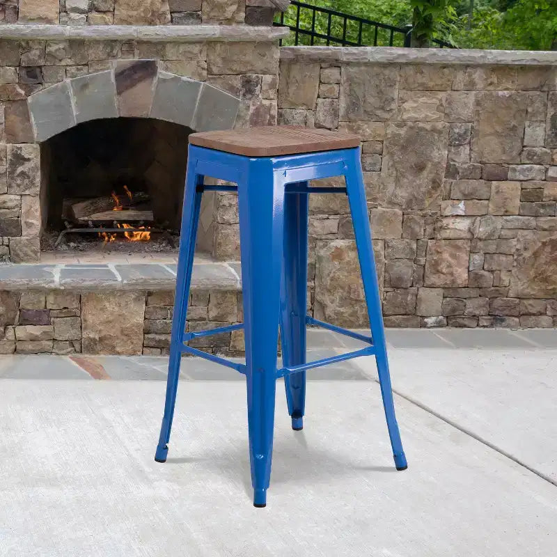Tabouret de bar en métal sans dossier avec assise en bois