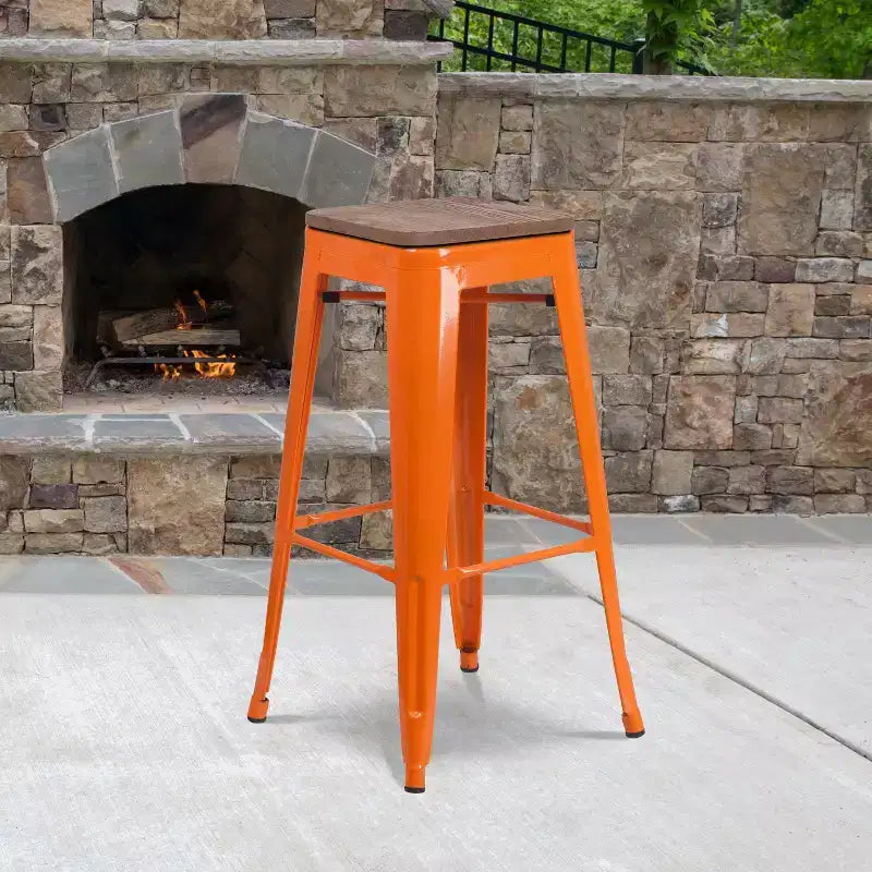 Tabouret de bar en métal sans dossier avec assise en bois