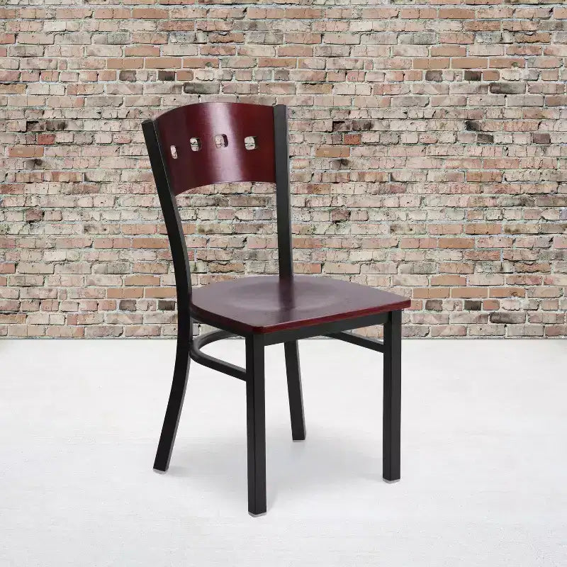 Chaise de salle à manger de restaurant en métal noir décoratif avec dossier à 4 carrés